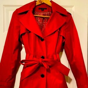 Like New! Via Spaga trench with removable hood.